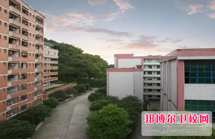 2023年重慶護理學(xué)校是大專還是中專