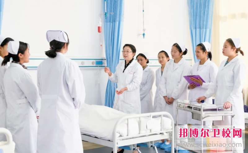 貴州2023年女生在護(hù)理學(xué)校學(xué)什么好