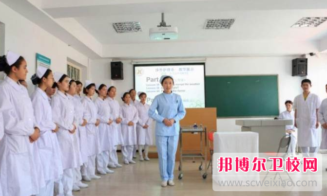 貴州2023年護(hù)理學(xué)校和職高哪個(gè)好