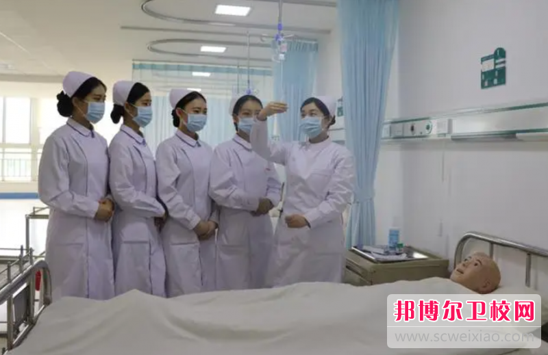 云南2023年女生在護(hù)理學(xué)校學(xué)什么好