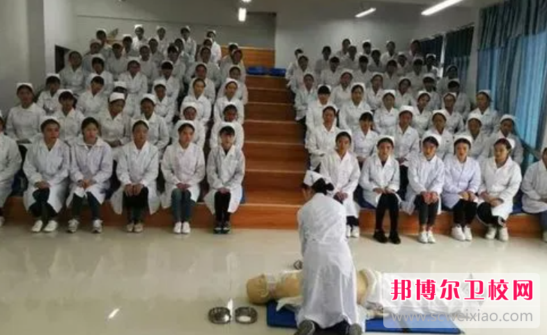 云南2023年護理學校和職高哪個好