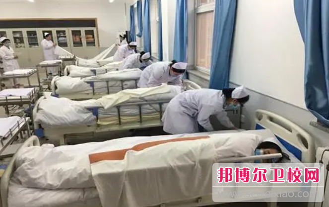 云南2023年護(hù)理學(xué)校有哪些科目