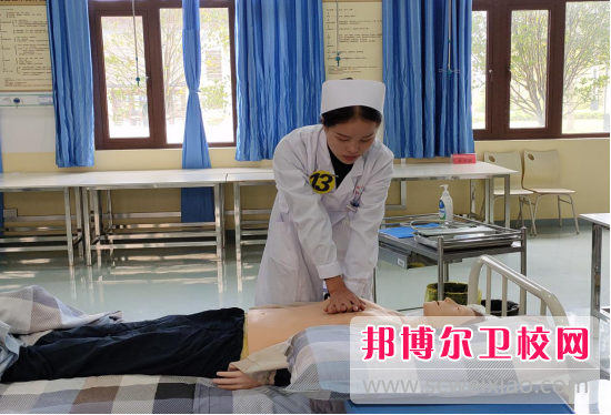 江蘇2024年女生上護理學校學什么好