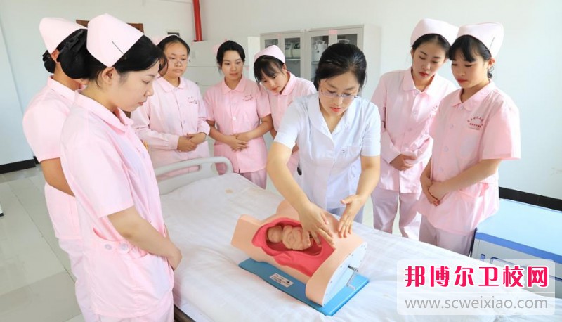 浙江2024年女生上護理學校學什么專業(yè)好